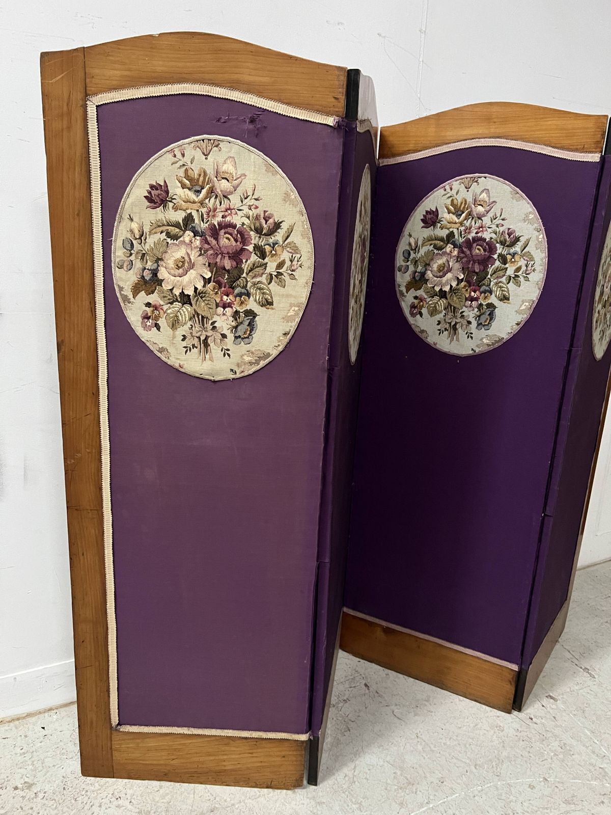 Four Panel Screen Decorated With An Oval Tapestry From The 20th Century. photo Home Decor