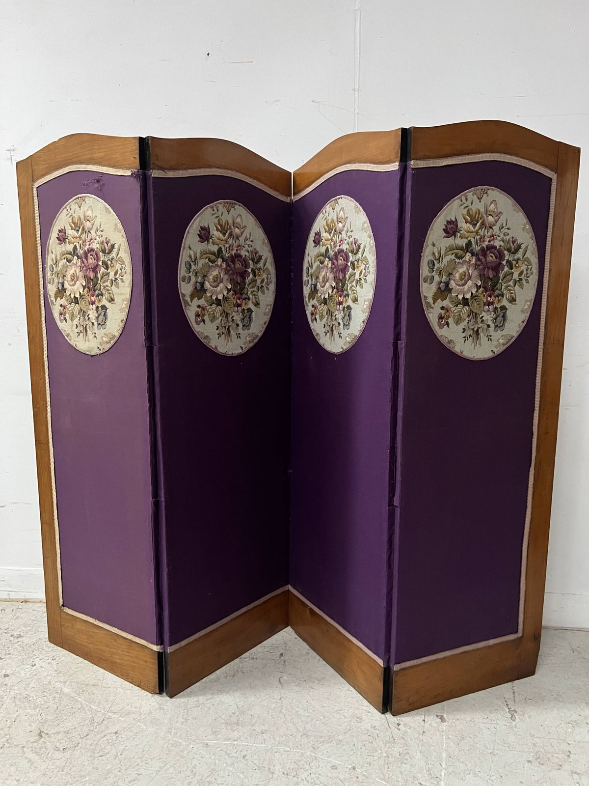 Four Panel Screen Decorated With An Oval Tapestry From The 20th Century. photo buy