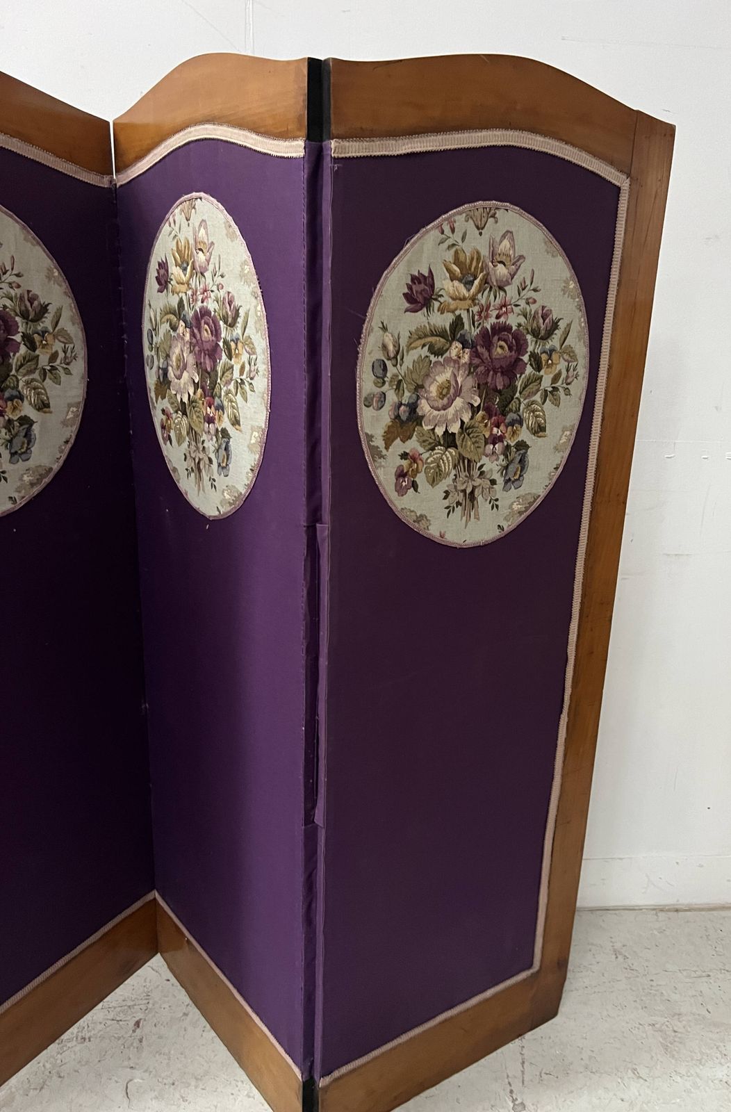 photo for sale Four Panel Screen Decorated With An Oval Tapestry From The 20th Century.