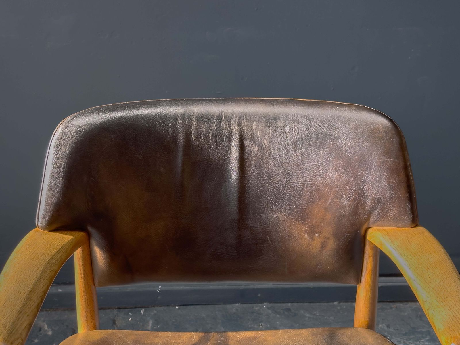 Furniture Ejnar Larsen & Aksel Bender Madsen Model 4205 Chair photo