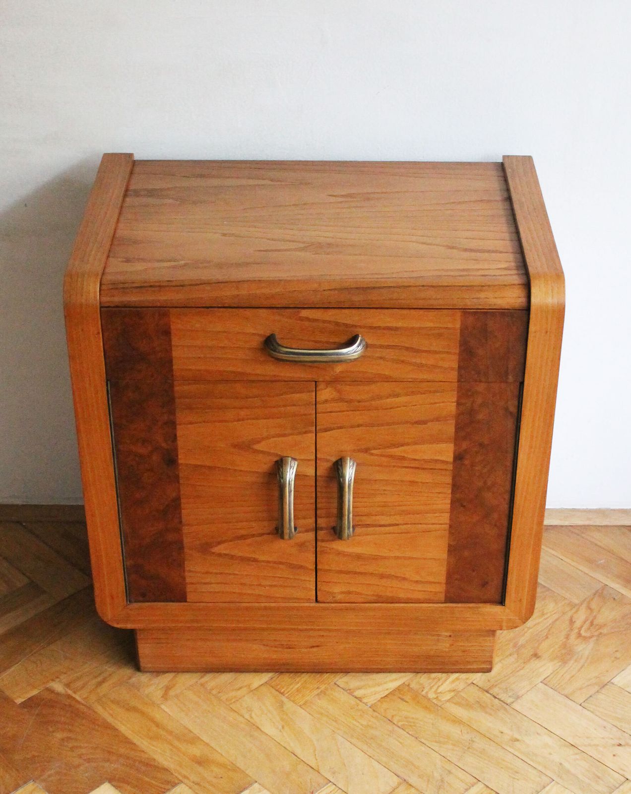 photo vinterior Pair Of 1930s Art Deco Bedside Tables