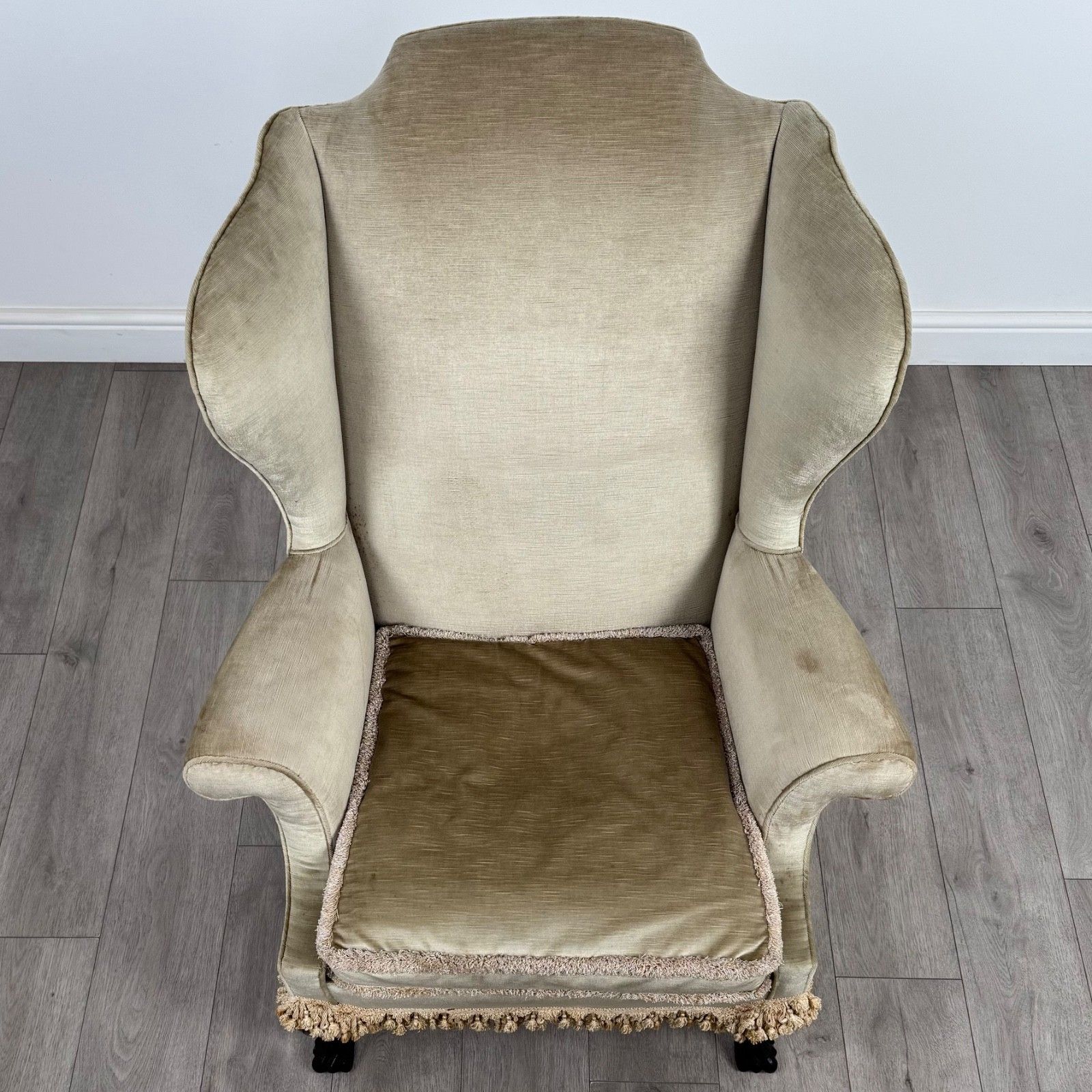 585.0 Antique 20th Century Wingback Armchair In Mahogany photo