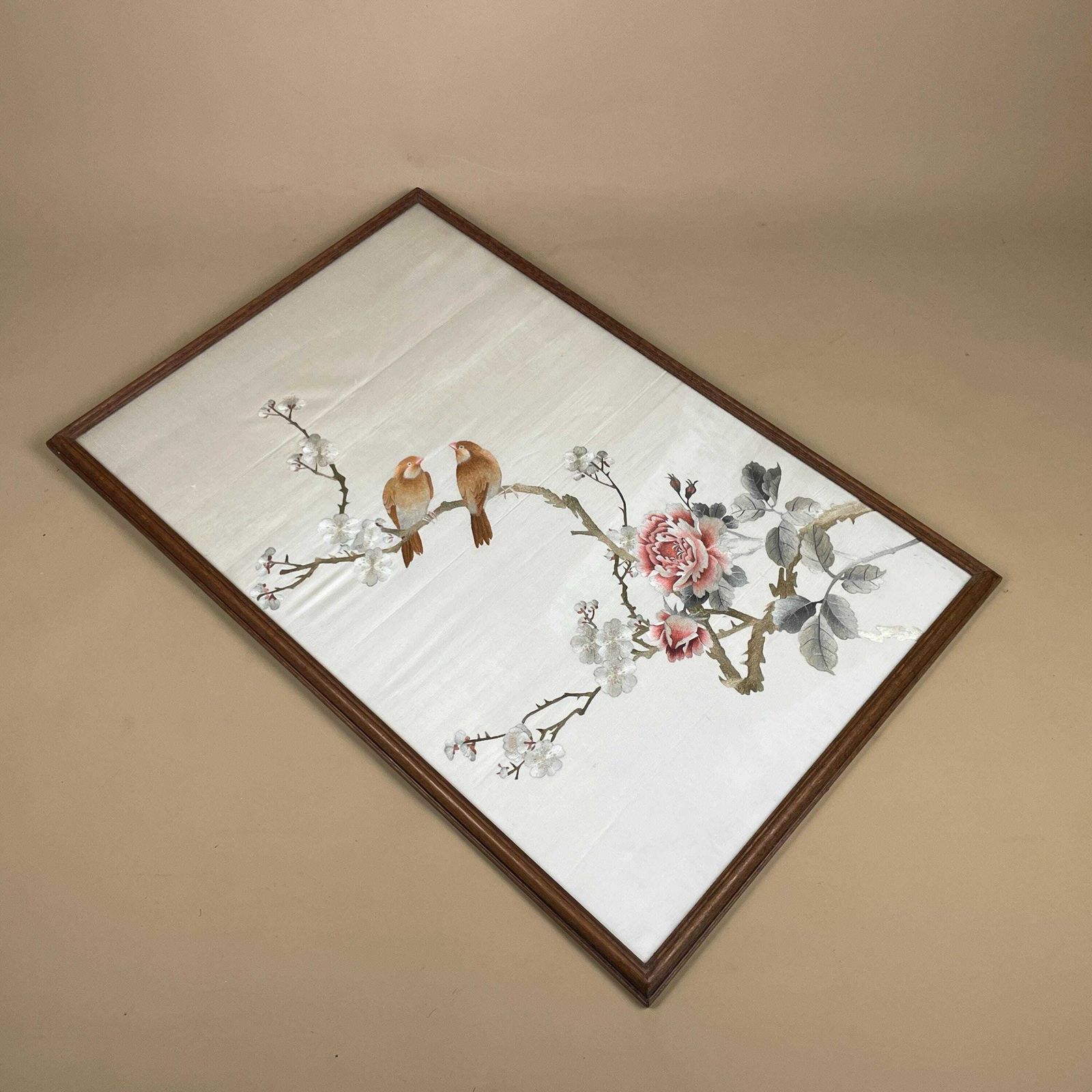 Oriental Embroidered Silk Bird Blossom Panel Framed Textile Art Traditional Chinese Wall Decor Wooden Frame Artwork photo vintage