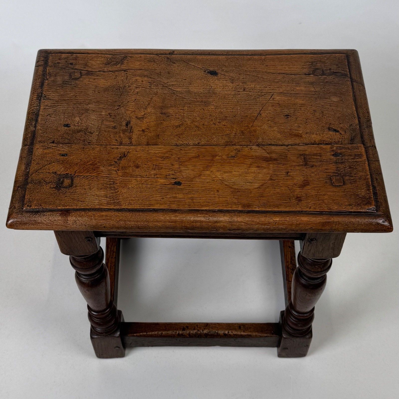 photo furniture Antique 19th Century Good Quality Joint Oak Stool
