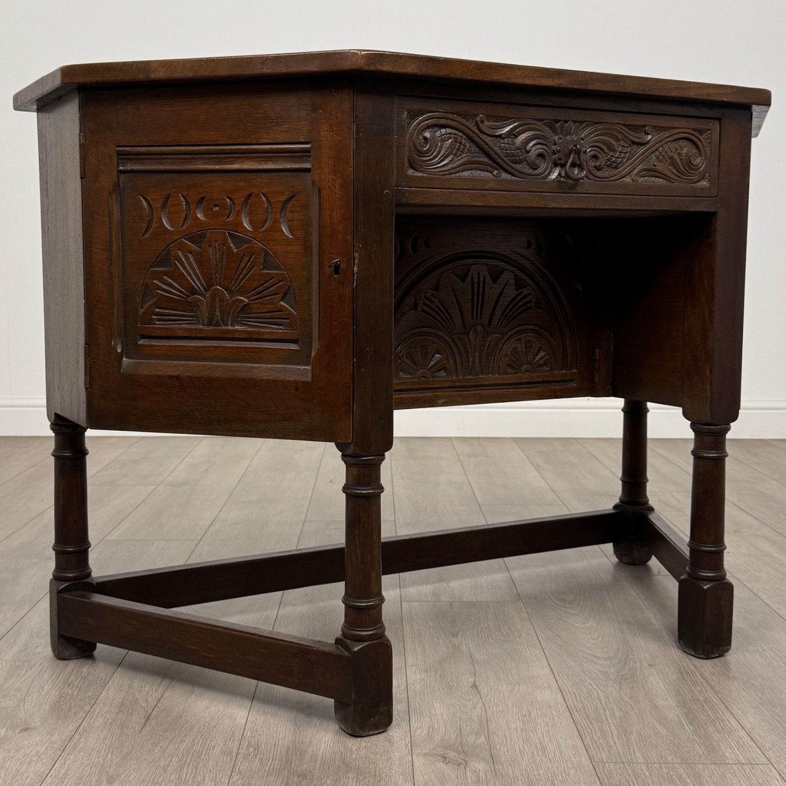 photo furniture Antique 20th Century Good Quality Carved Oak Desk
