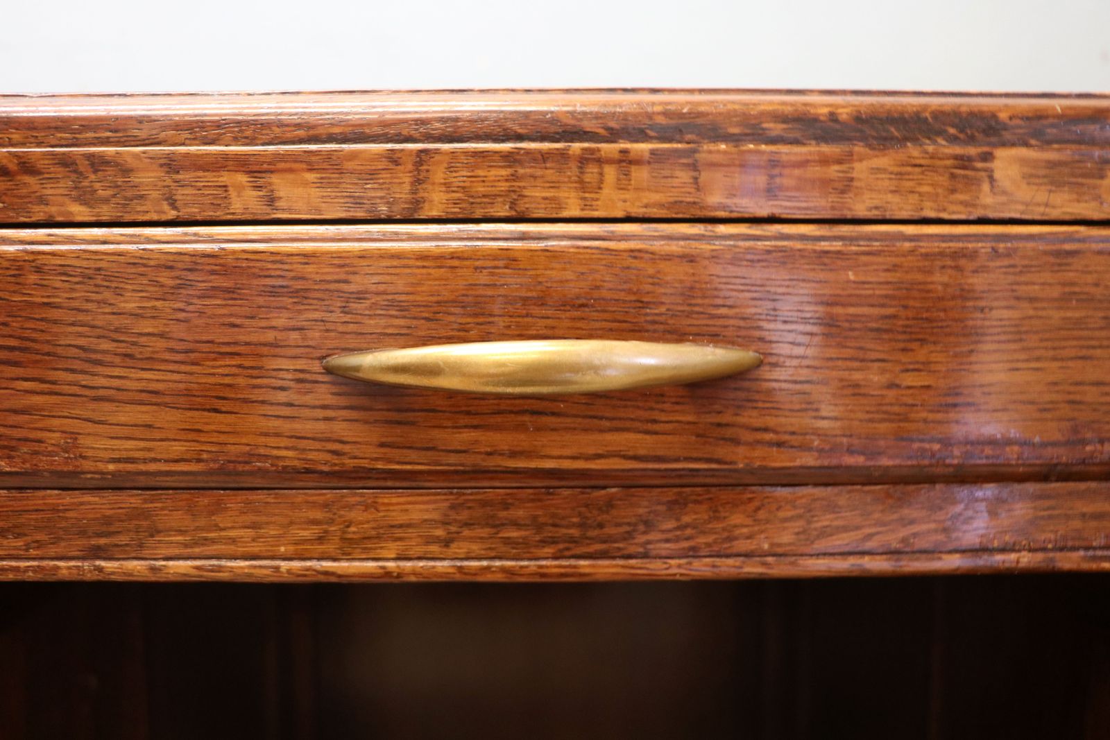 photo vintage A Superb, Bold, Early Mid Century Oak Office Desk.