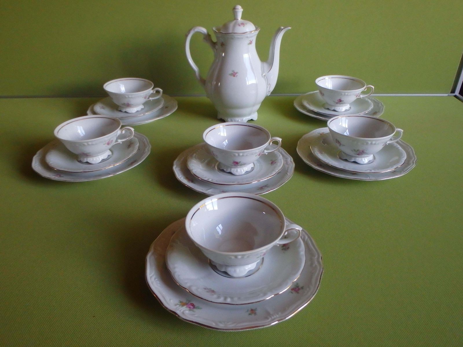 photo vintage 1960thies Bavaria Teaset For 6 Cups And Plates And Tea Pot With Charming Flowers