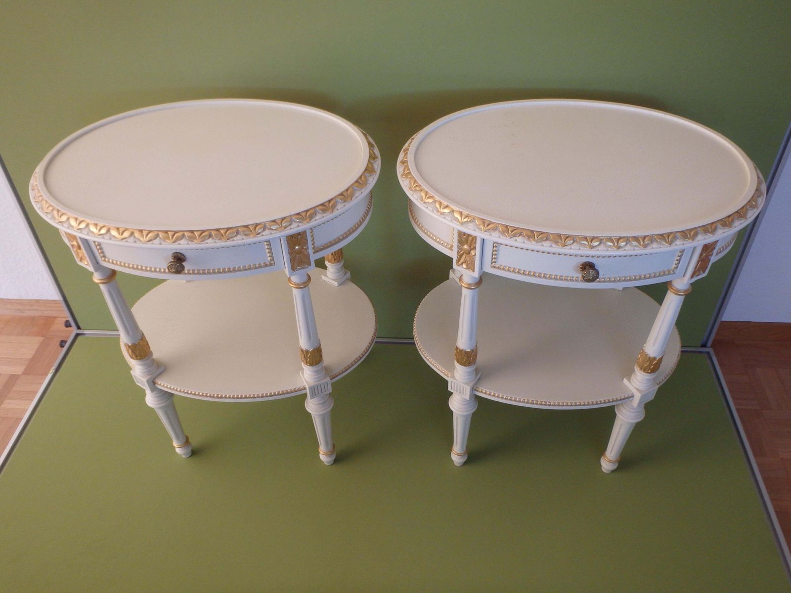 Pair Oval Off White "Craquelee" Night Stands With Golden Elements Emipre Stile photo furniture