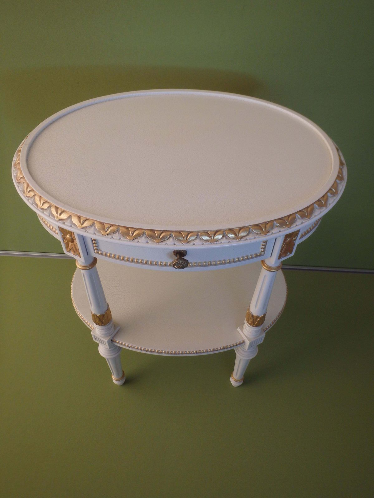Pair Oval Off White "Craquelee" Night Stands With Golden Elements Emipre Stile photo Furniture