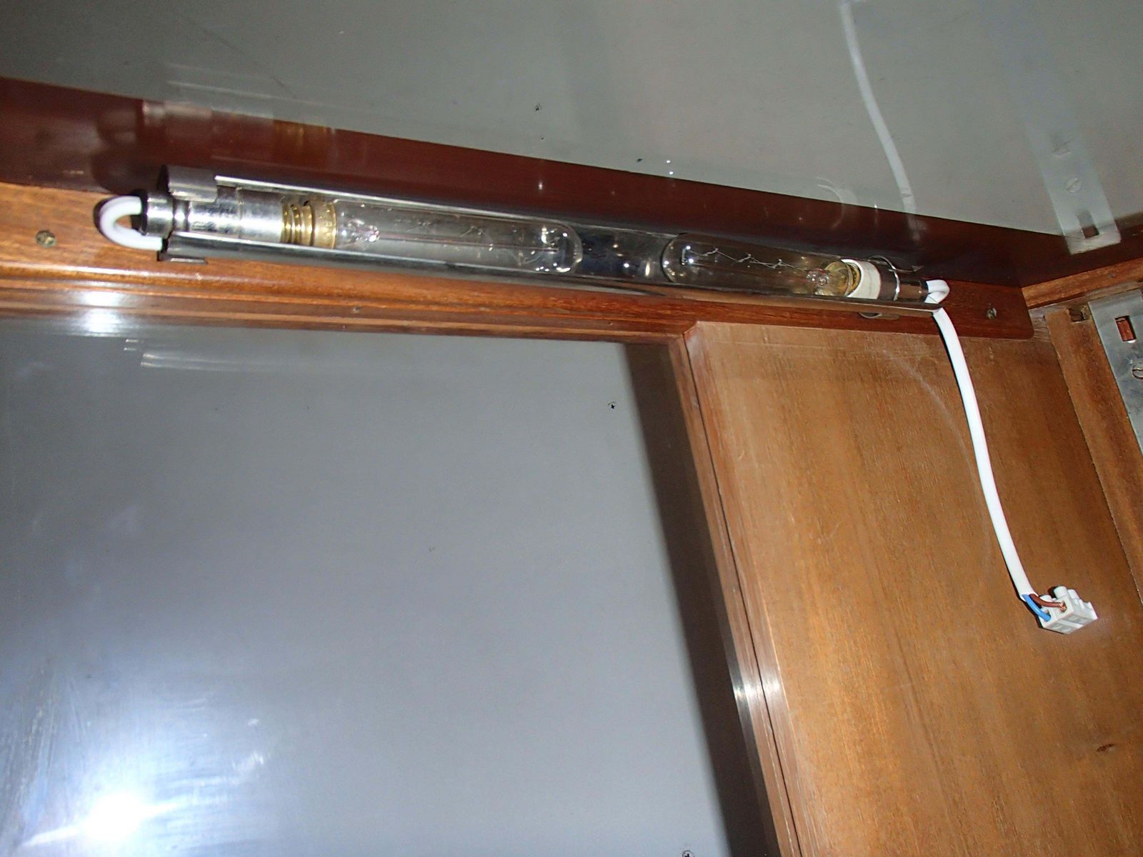 photo vintage Bauhaus Corner Vitrine Oak With 2 Glass Shelves And Light