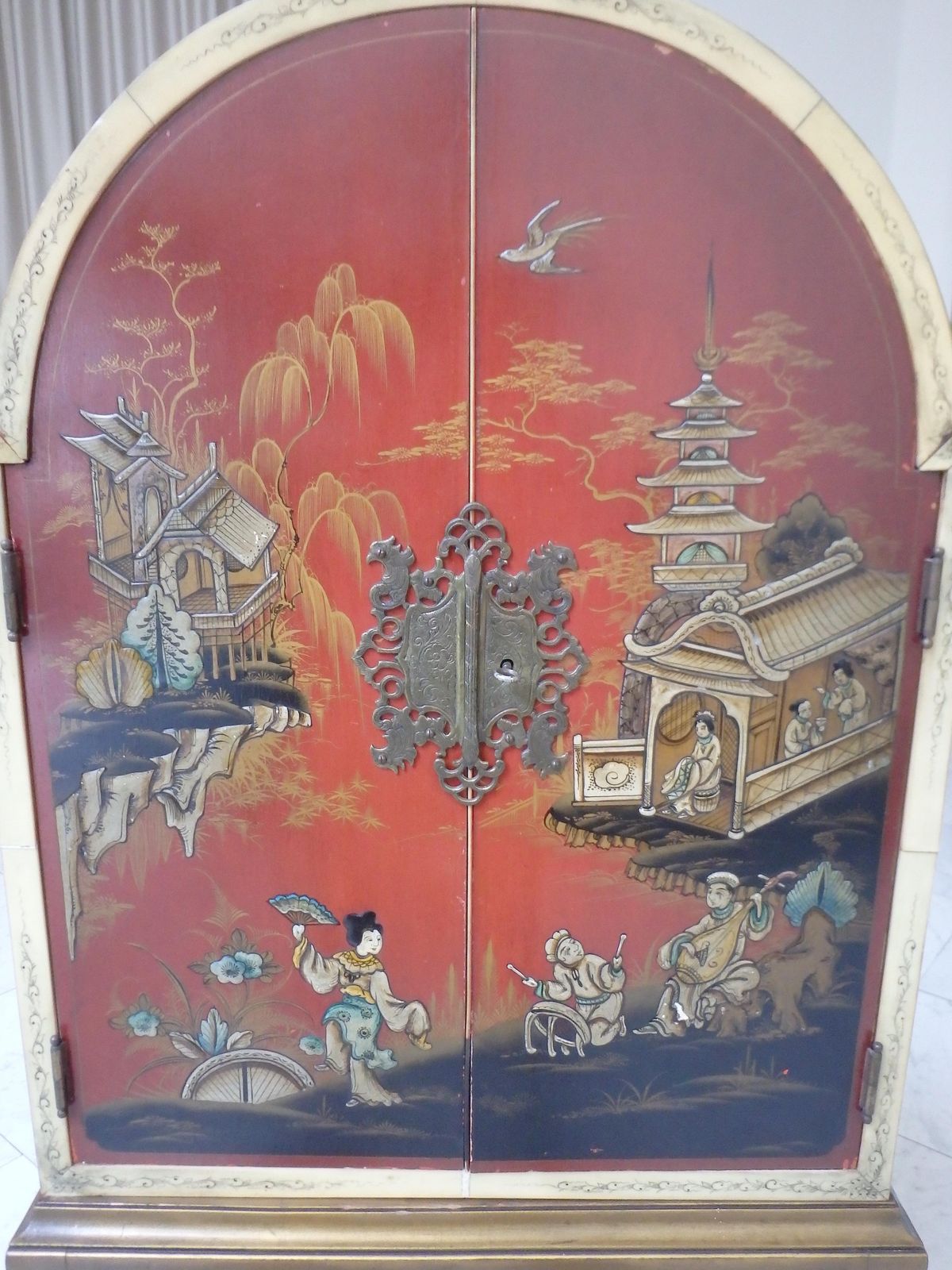 1920 Elegant Japonisem Red And Gold Dry Bar With Sculpted Figures And Pagodes photo vintage