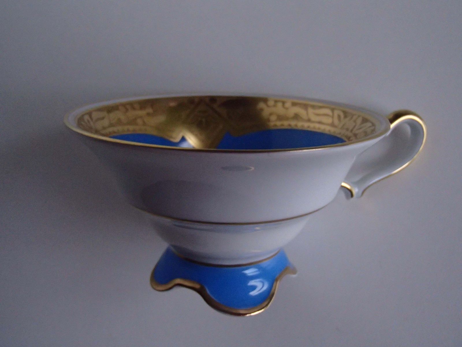 photo for sale Elegant Porcelain Coffee Cup By Hutschenreuther Selb Bavaria Gold Plated