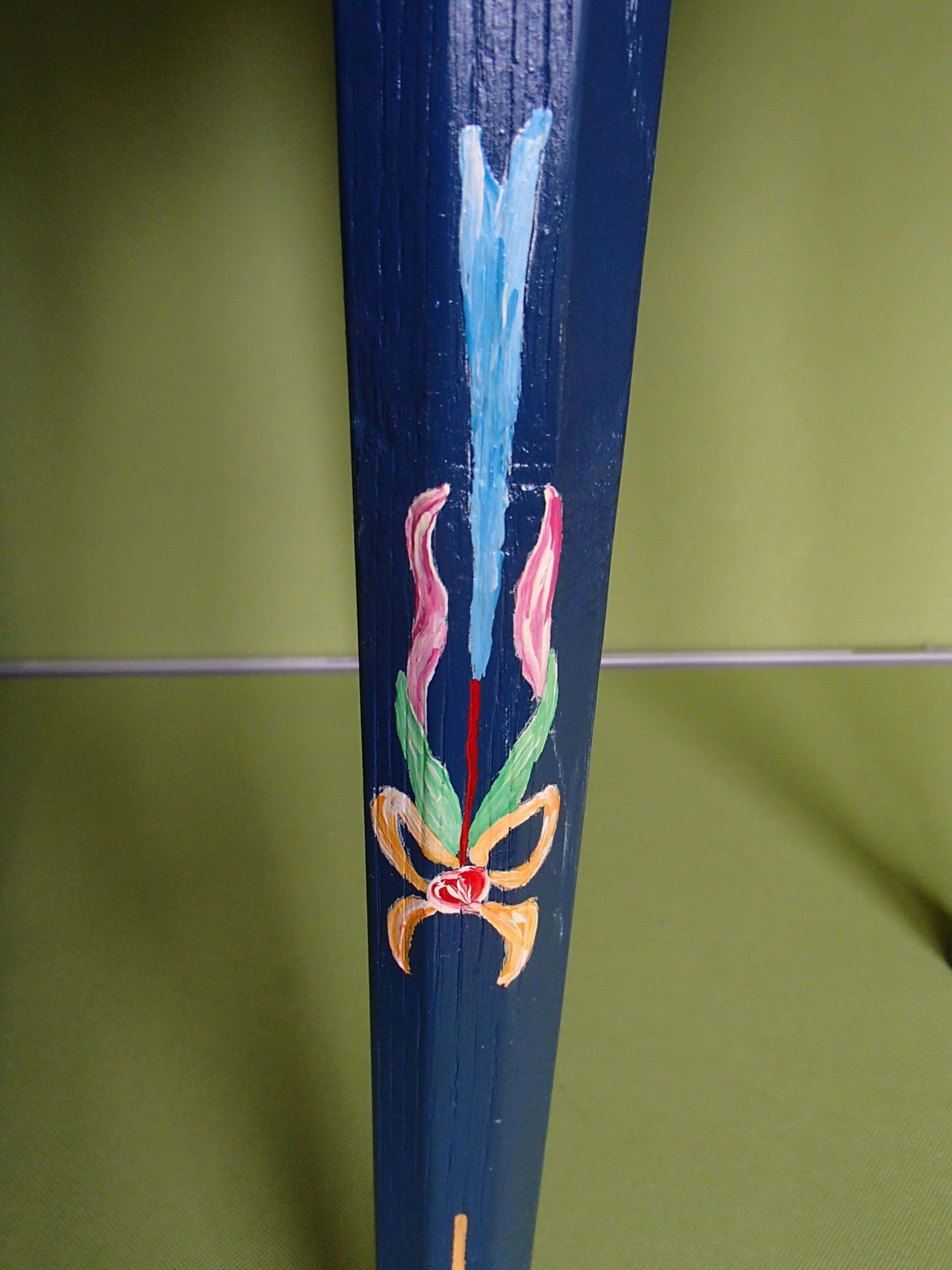 photo vinterior 19th Century Folk Art Blue Wooden Stool Or Side Table Hand Painted Flowers