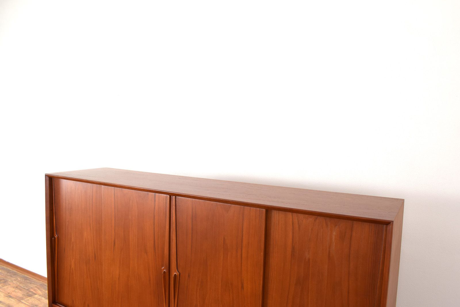 photo vintage Mid Century Danish Teak Highboard Model 13 By Gunni Omann For Omann Jun, 1960s.