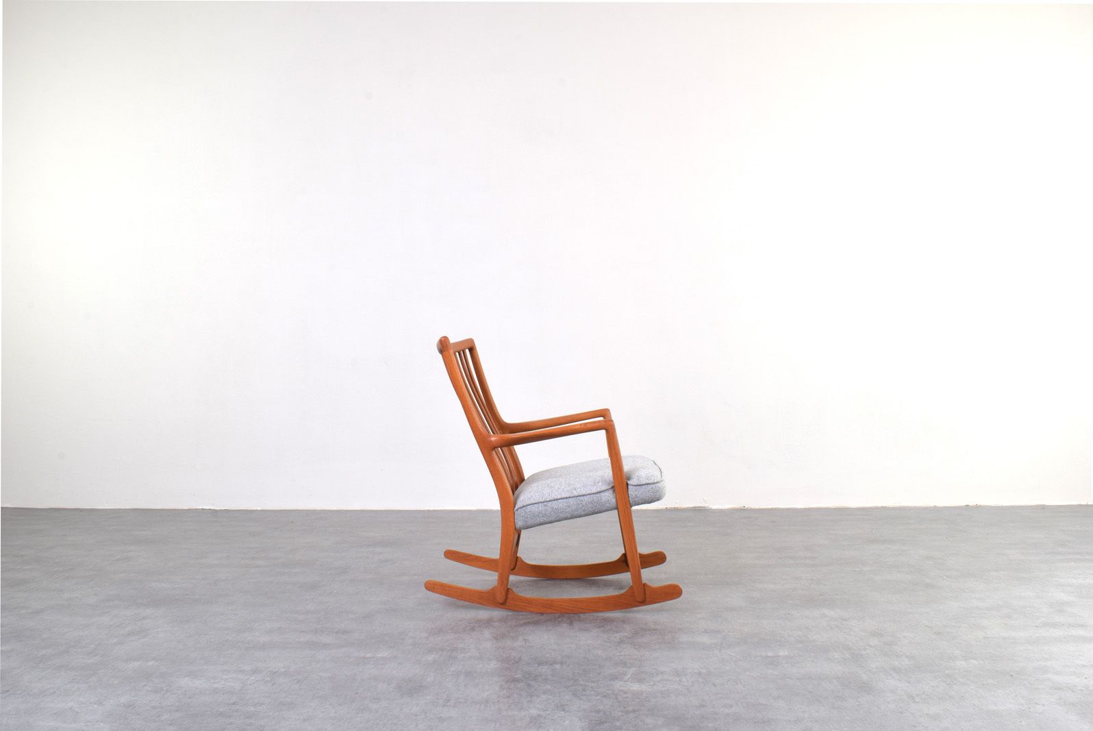 Oak Ml33 Rocking Chair By Hans J. Wegner For A/S Mikael Laursen, 1950s photo Furniture