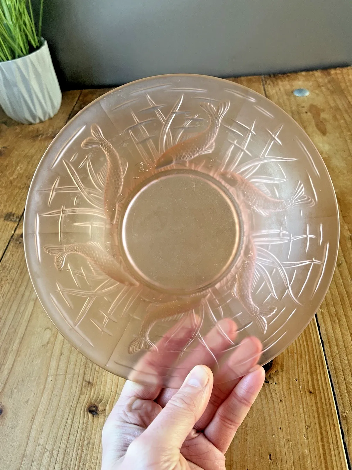 Art Deco Frosted Pink Fish Seaweed Fruit Bowl Walther & Sohne Barolac Jobling photo vintage