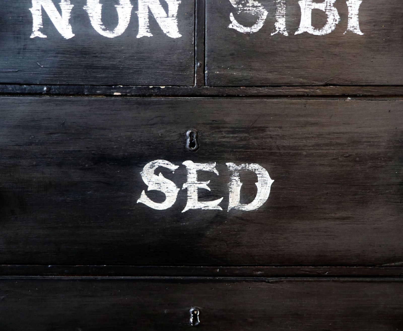 photo vinterior A Lovely Victorian Painted Pine Chest, Hand Sign Written Bluecoat School, Liverpool.