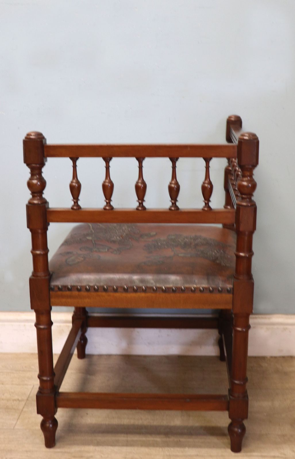 A Lovely Unusual Late Victorian Corner Chair. photo 245.0