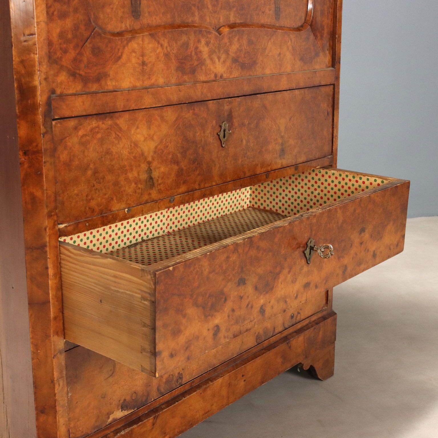 photo vinterior Antique Biedermeier Secretaire Feather Walnut Burl Austria XIX Century