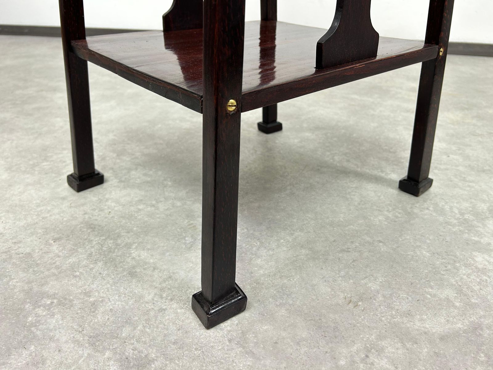 photo furniture Secession Plant Stand No.9532 By Arch. Marcel Kammerer For Thonet