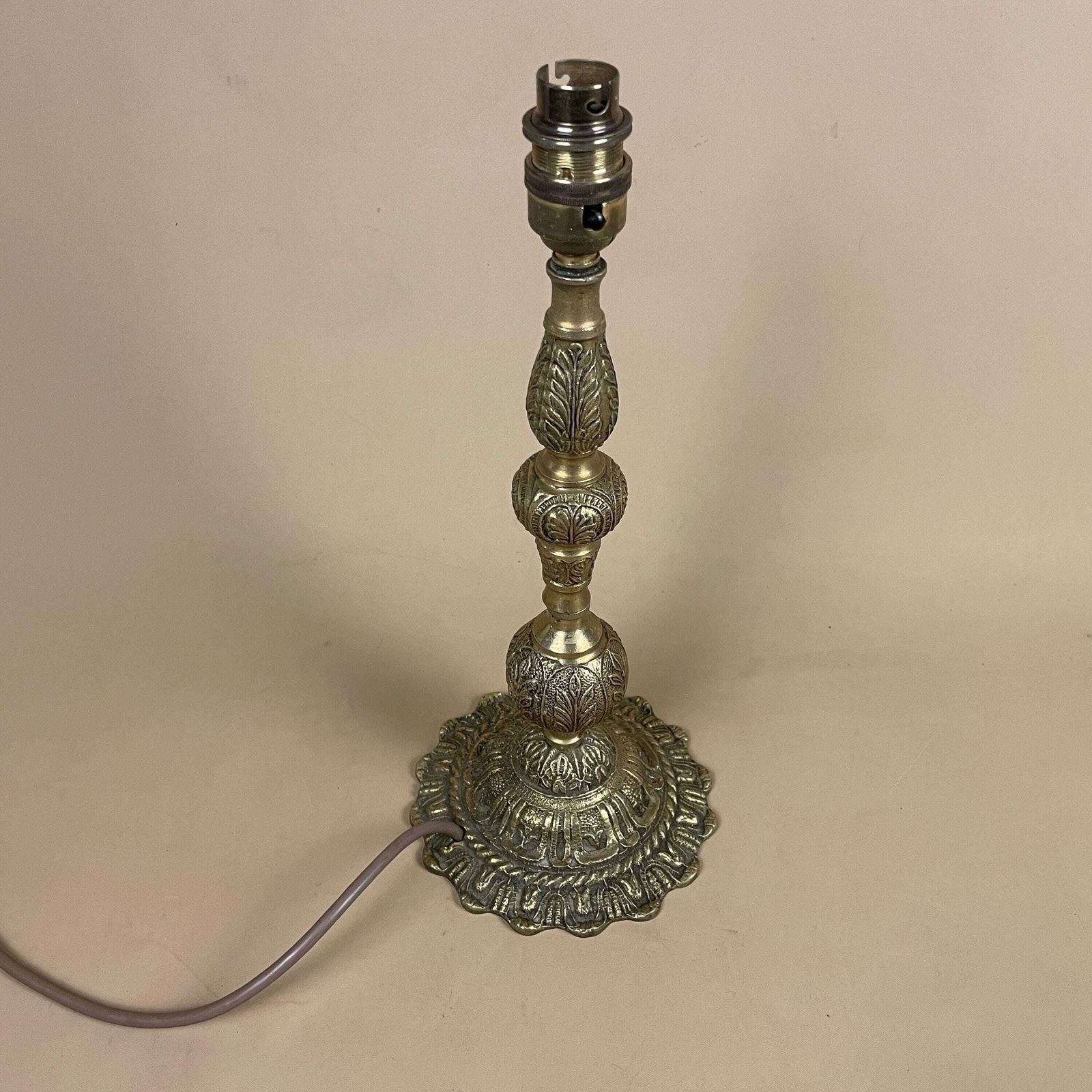 Antique Metal Gold Brass Lamp Light Bedside Side Table Desk Column Ornate Detail Round Scalloped Base Vintage Pattern Patterned Detail photo vinterior