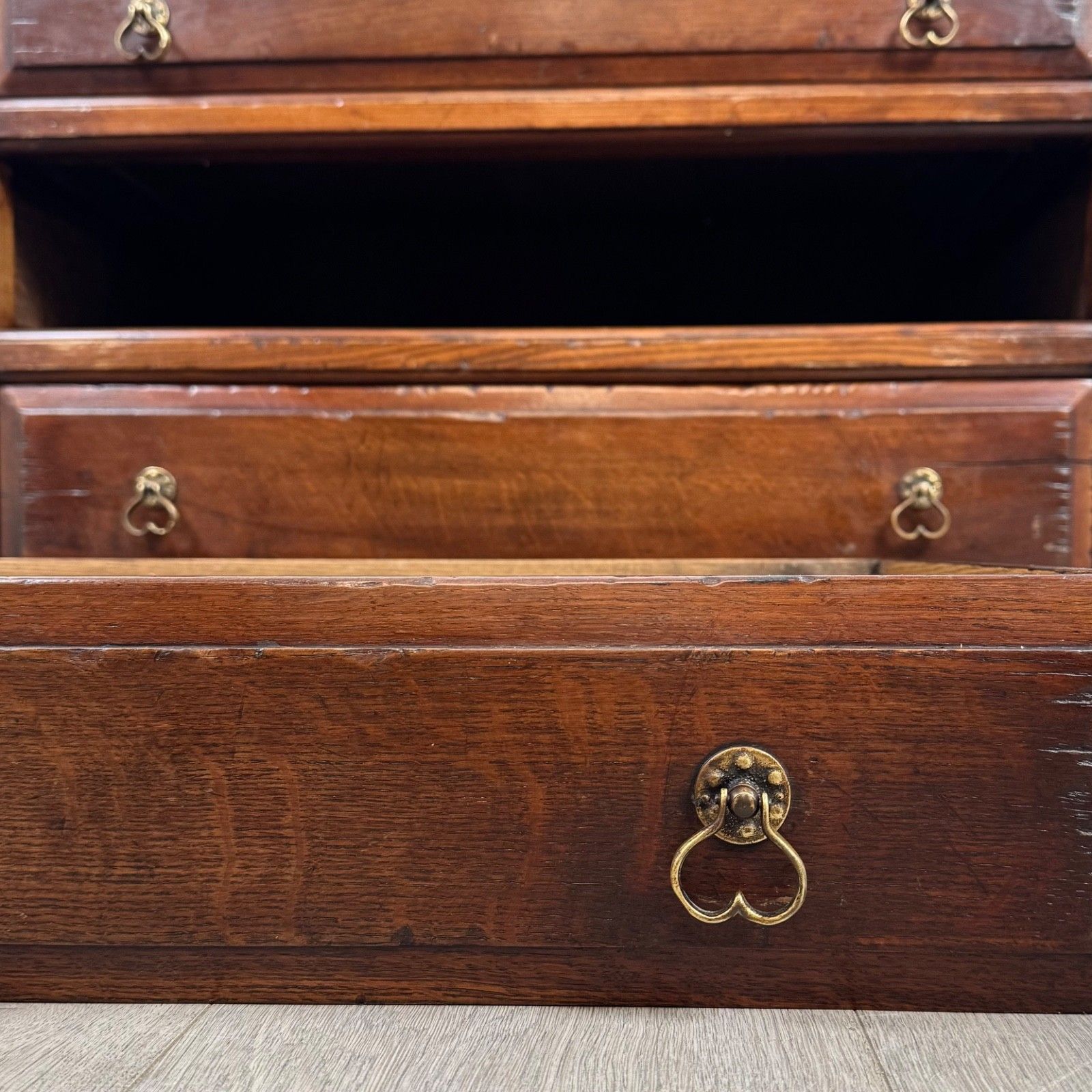 photo vinterior Antique 20th Century Fine Quality Bureau In Oak