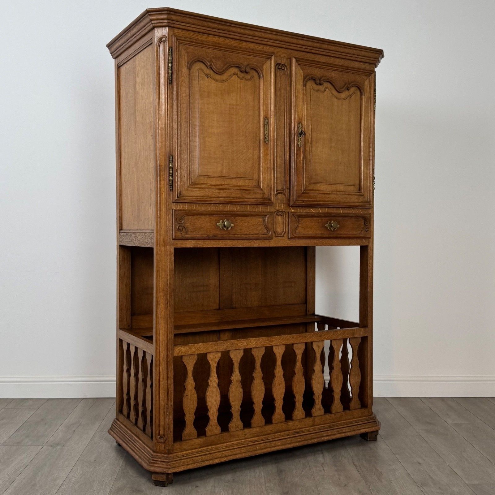 photo furniture Antique 20th Century Fine Quality French Cupboard In Oak