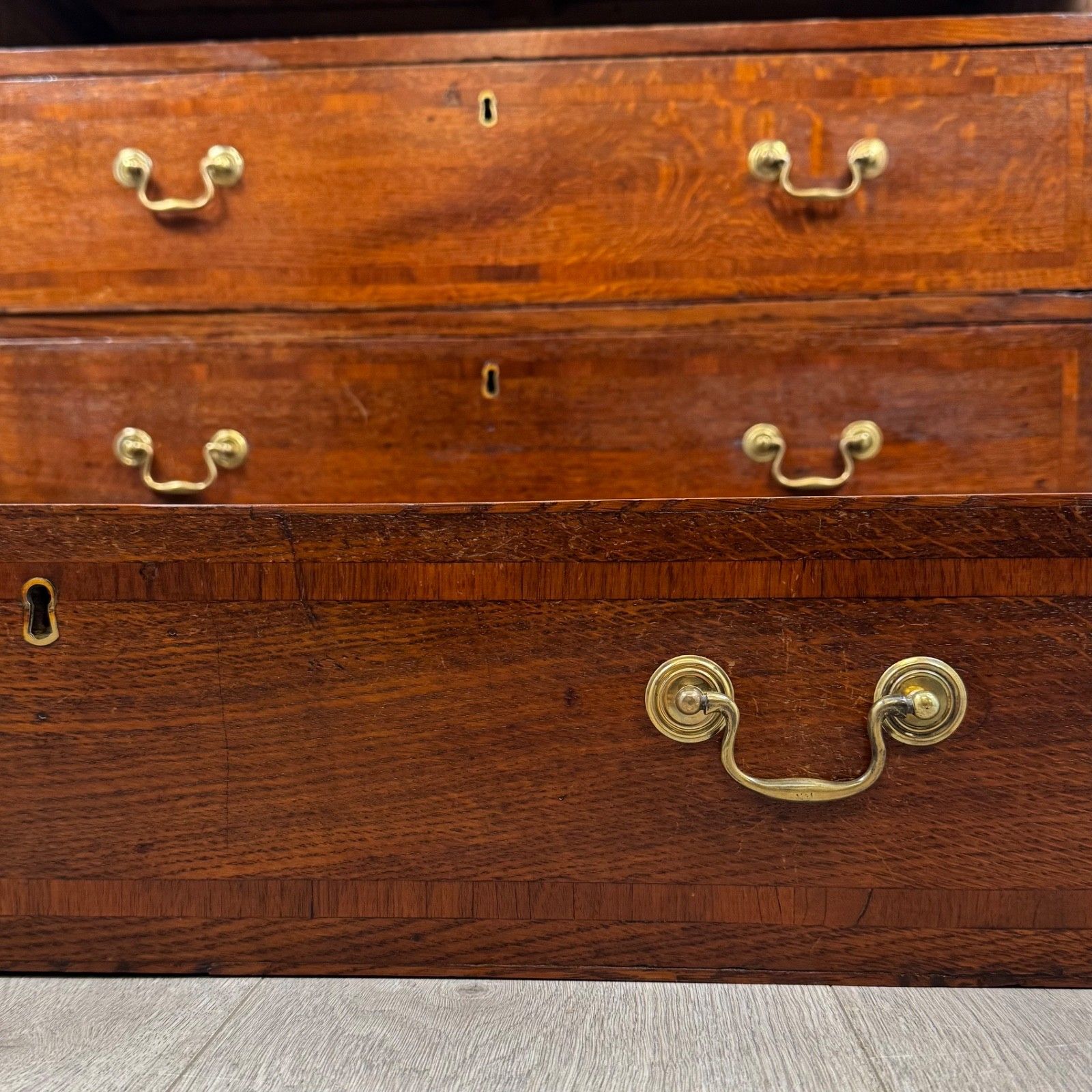 Furniture Antique 18th Century Good Quality Chest Of Drawers In Oak photo