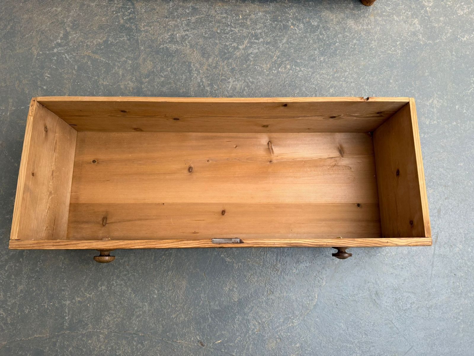 A Superb Tall & Narrow Waxed Georgian Pine 5 Drawer Chest Of Drawers photo vinterior