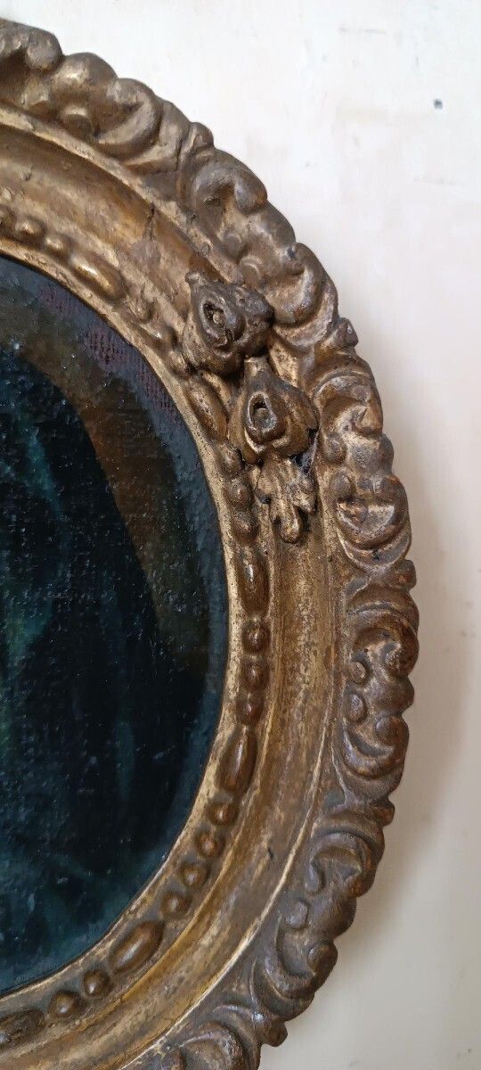photo furniture Antique Oval Painting, Antique Frame, Face Of The Virgin Mary