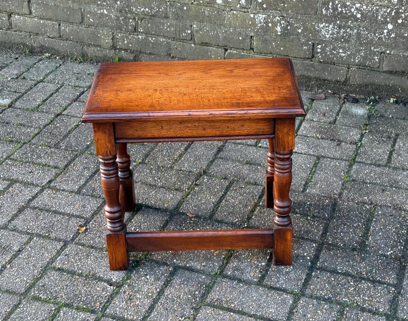 Quality Vintage Solid Wood Small Side Table English Traditional Occasional Table C1950s (49cm W, 44cm H)