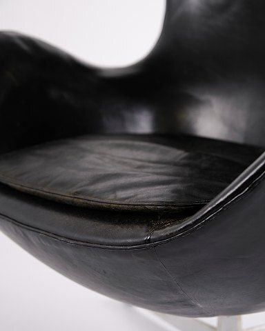The Egg   Arne Jacobsen   Black Original Leather   Fritz Hansen   1950s   Older Model photo vinterior