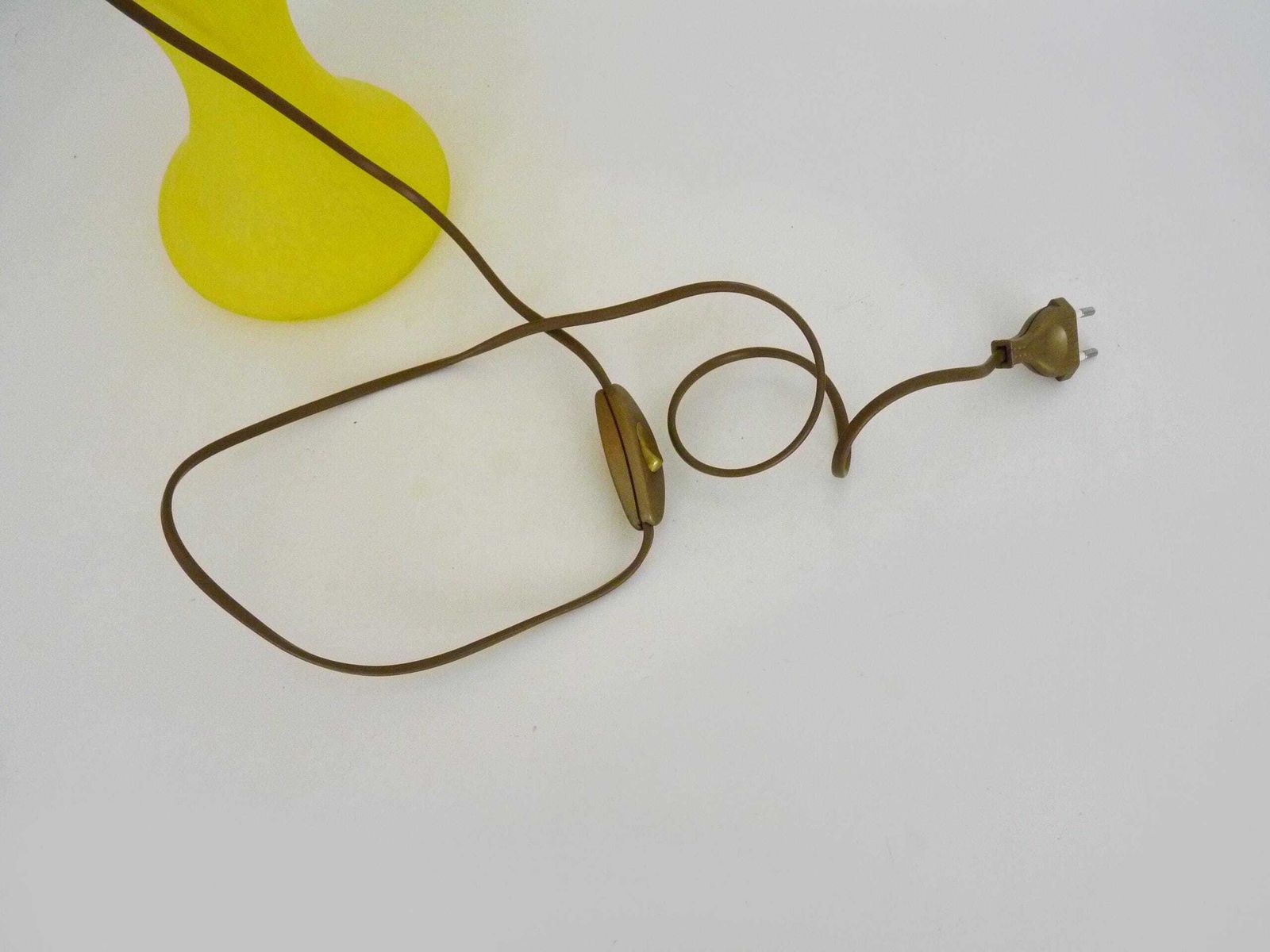 photo furniture Art Nouveau Style Yellow Glass Mushroom Lamp