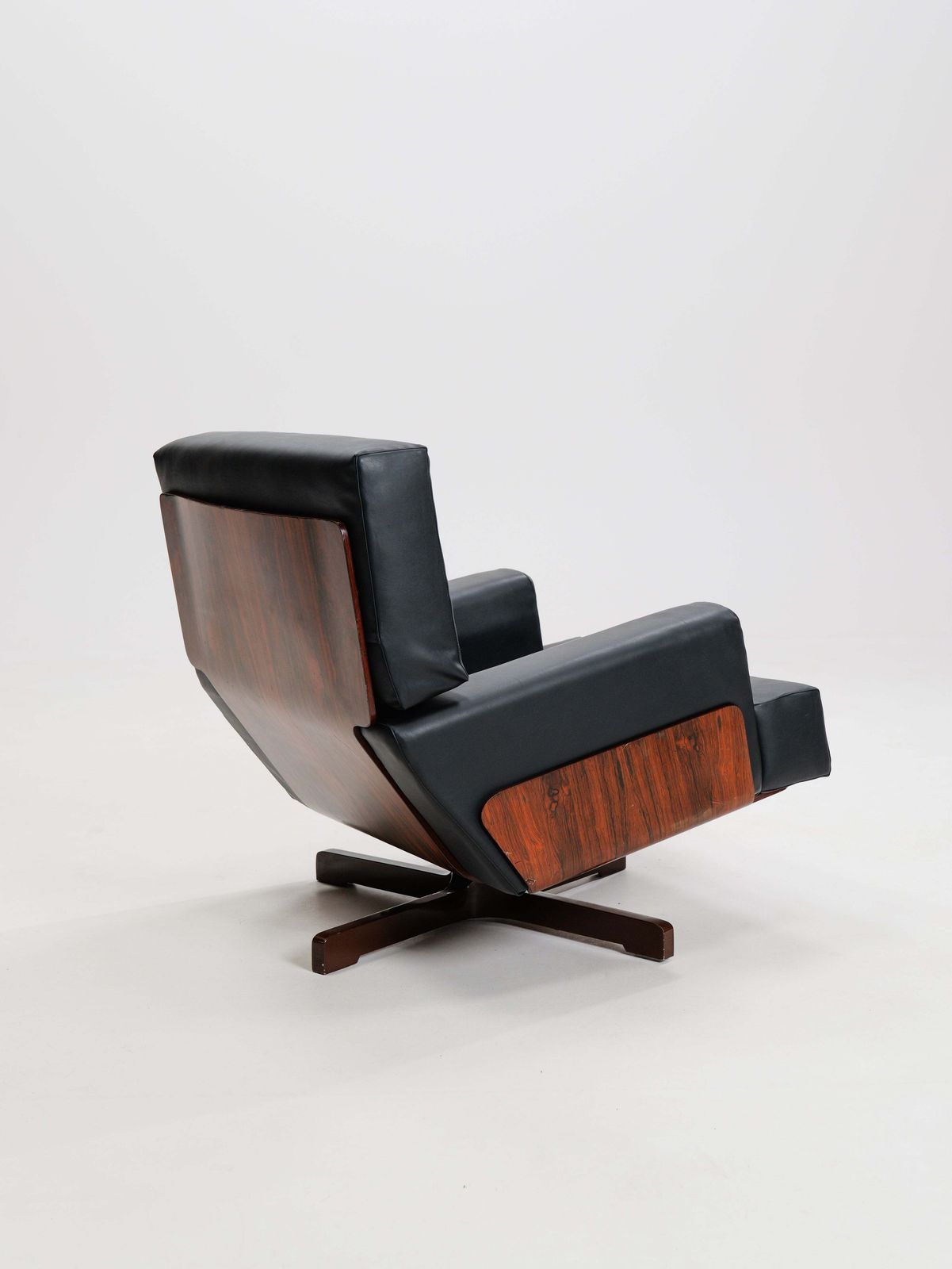 Swivel Rosewood Model 401 Armchair By Menilio Taro For Cinova, 1960s photo 1141.0