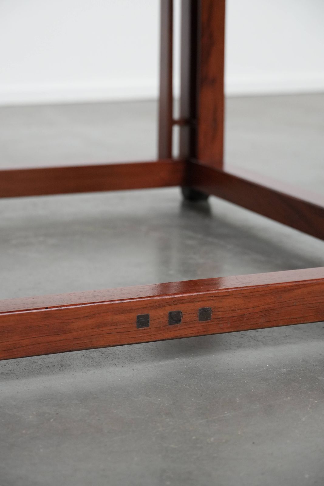 photo furniture Vierkante Art Deco Bijzet /Salontafel Van Schuitema – In Nette Staat