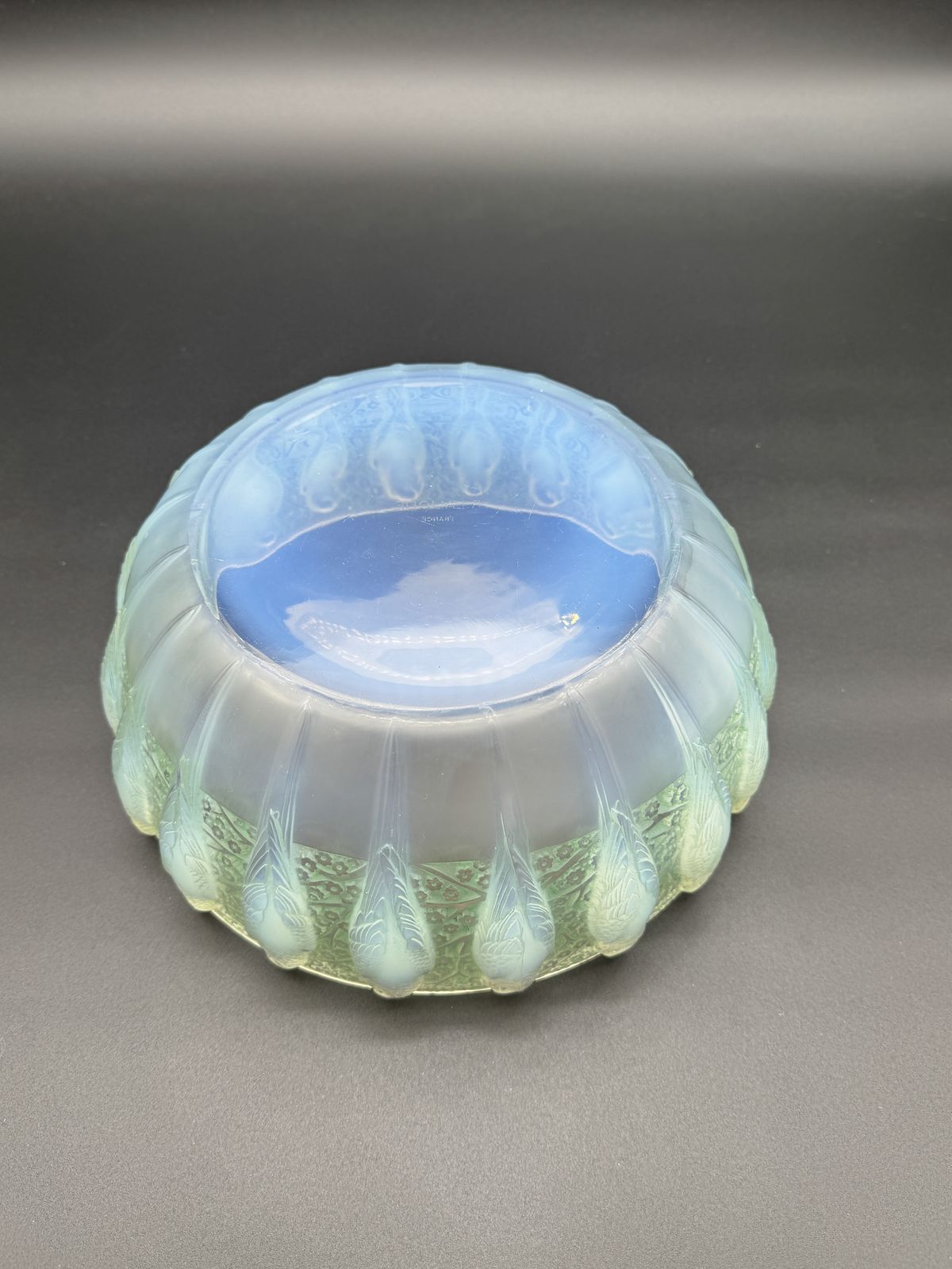 A R.Lalique Perruches Bowl In Opalescent Glass photo 5500.0