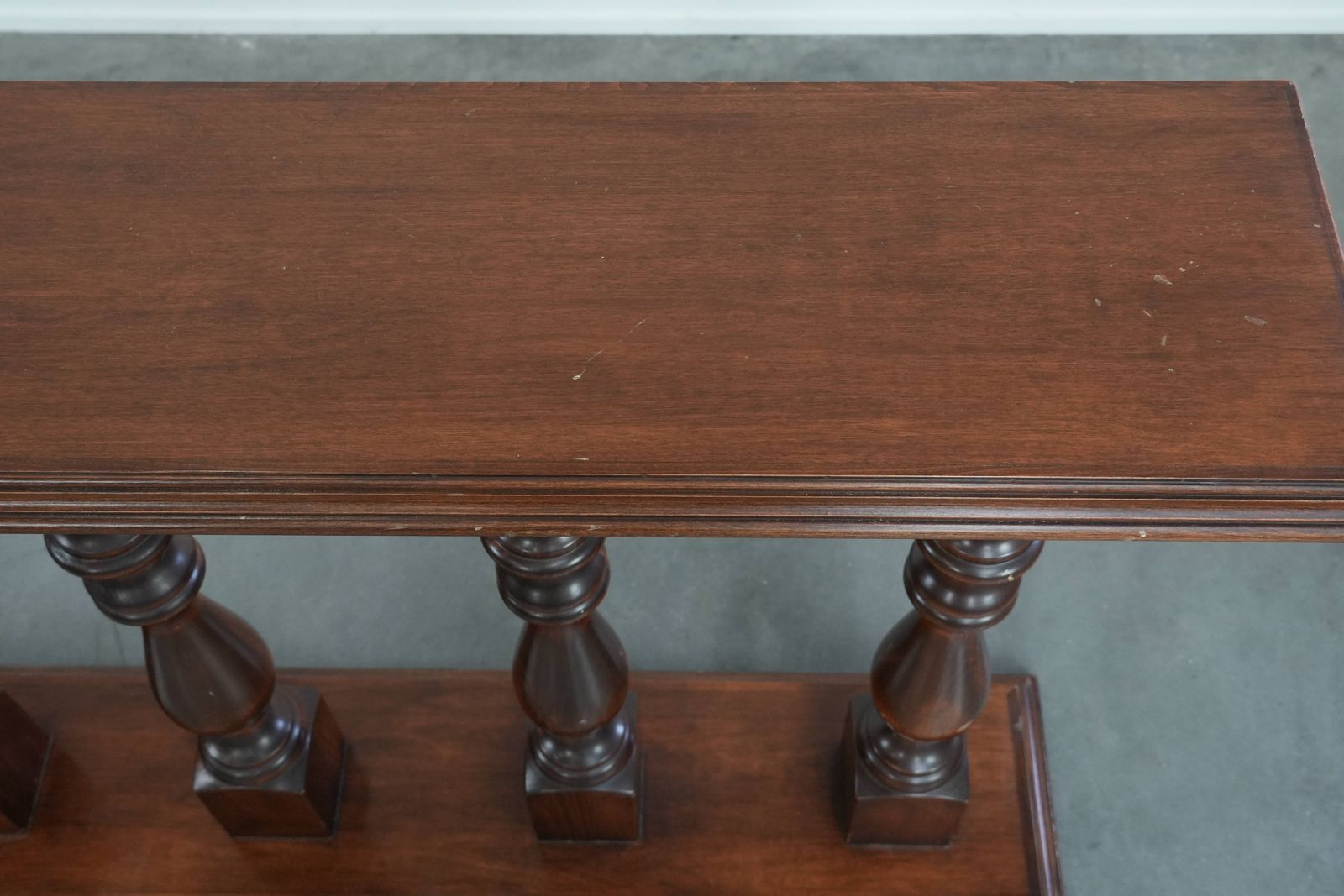 Stijlvolle En Elegante Klassieke Sidetafel/Balustrade/Halconsole Uit De 20e Eeuw photo buy