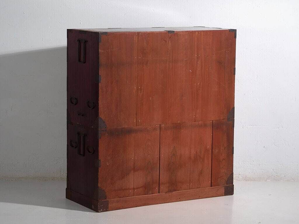 photo vinterior Japanese Sendai Isho Dansu (Clothing Chest), Large Size, Made Of Cedar And Iron, Meiji Taishō Period (C. 1890 1925).