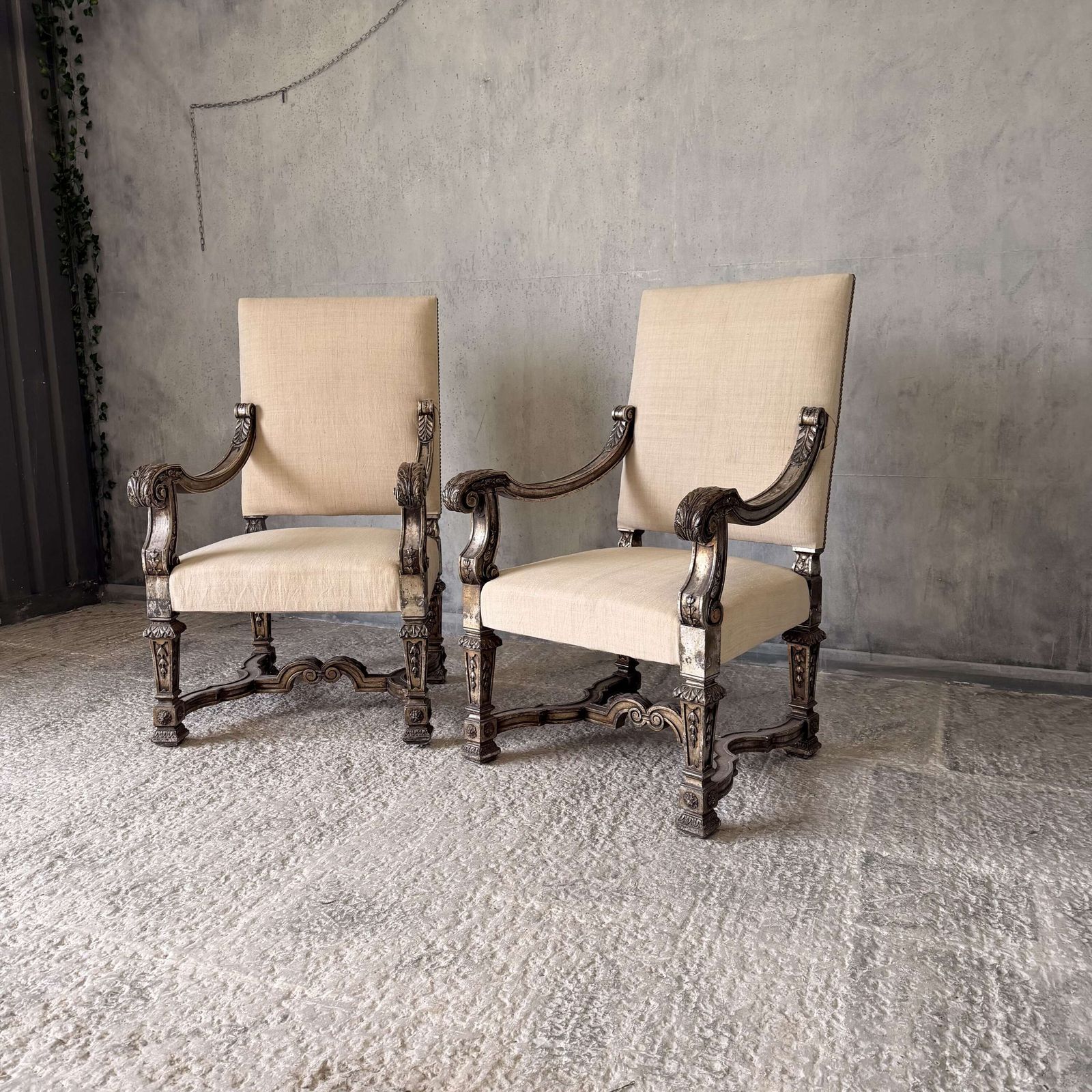 photo furniture Pair Of 19th Century Giltwood Baroque Style Throne Armchairs