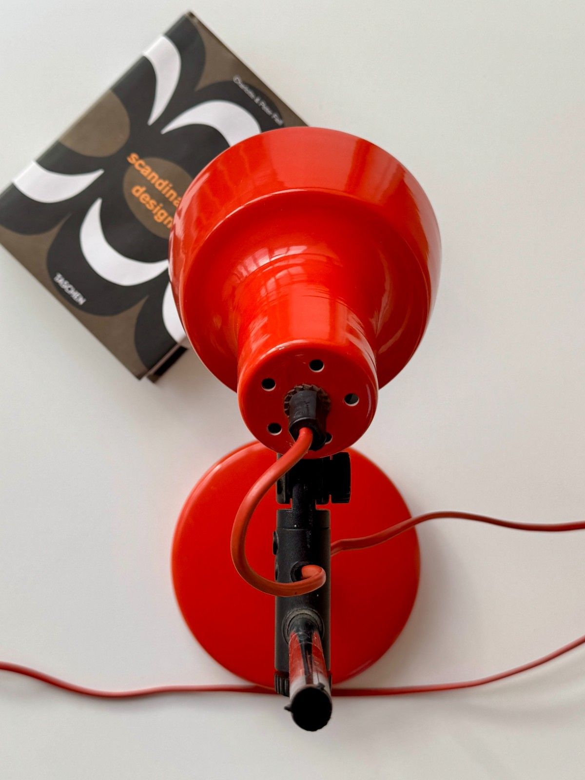 photo vintage 1980's Adjustable Orange Desk Lamp By Moda Of Denmark