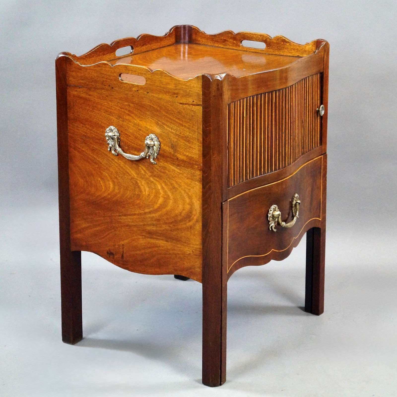 A Rare Serpentine Tray Top Commode photo 2350.0