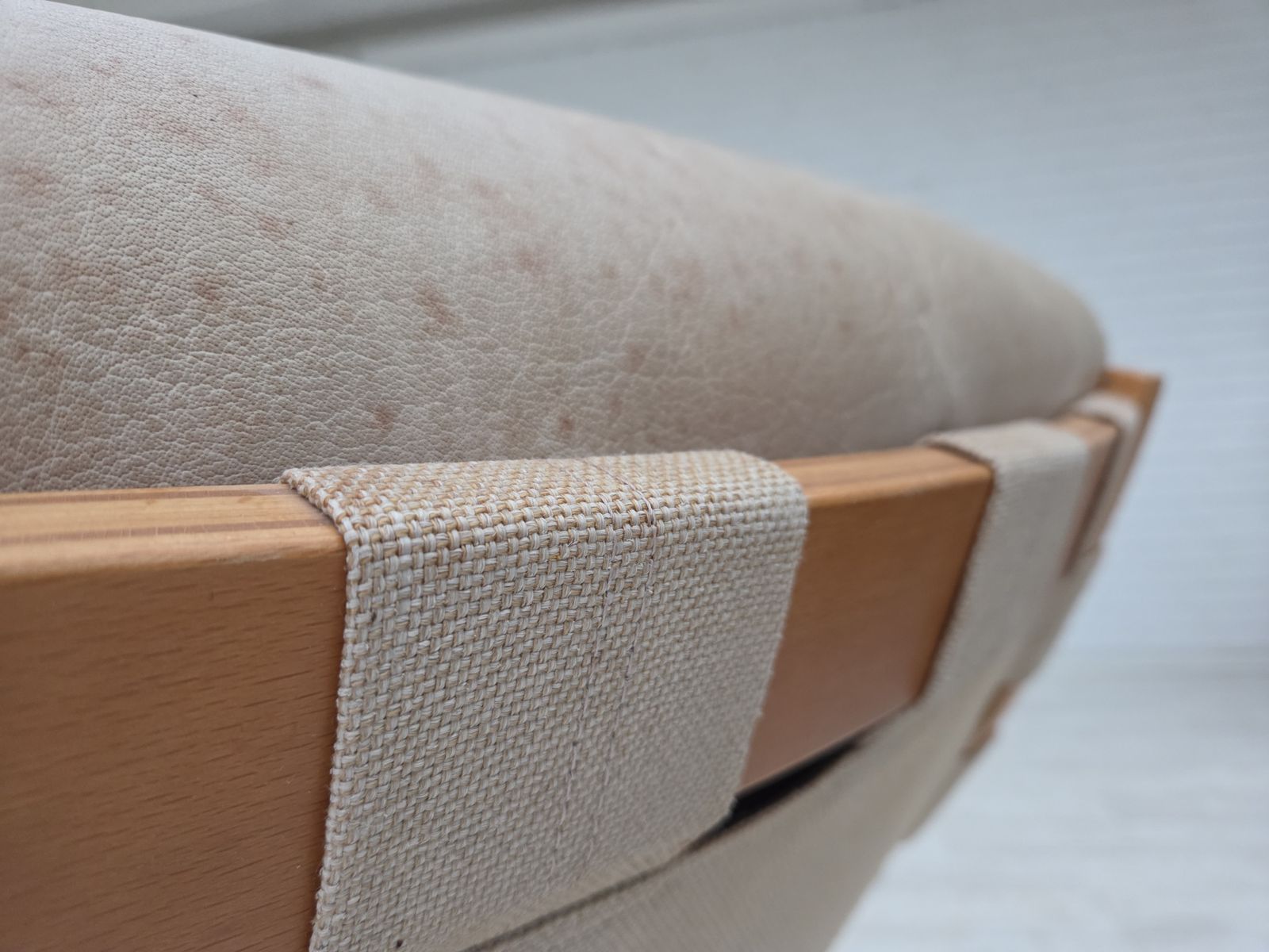 890.0 1970s, Norwegian Armchair, Model "Kengu", Beige Furniture Leather. photo