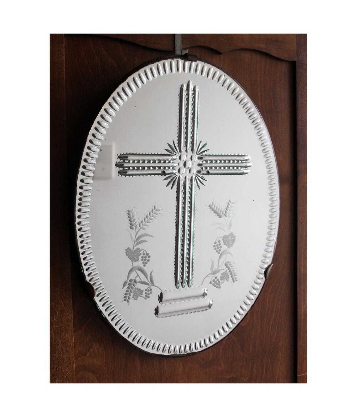 Tall Antique Oval Mirror Etched Design On Reverse Mercury Glass Green Tint Crucifix Religious Wall Mirror Wood Frame Cut To Clear Bevel