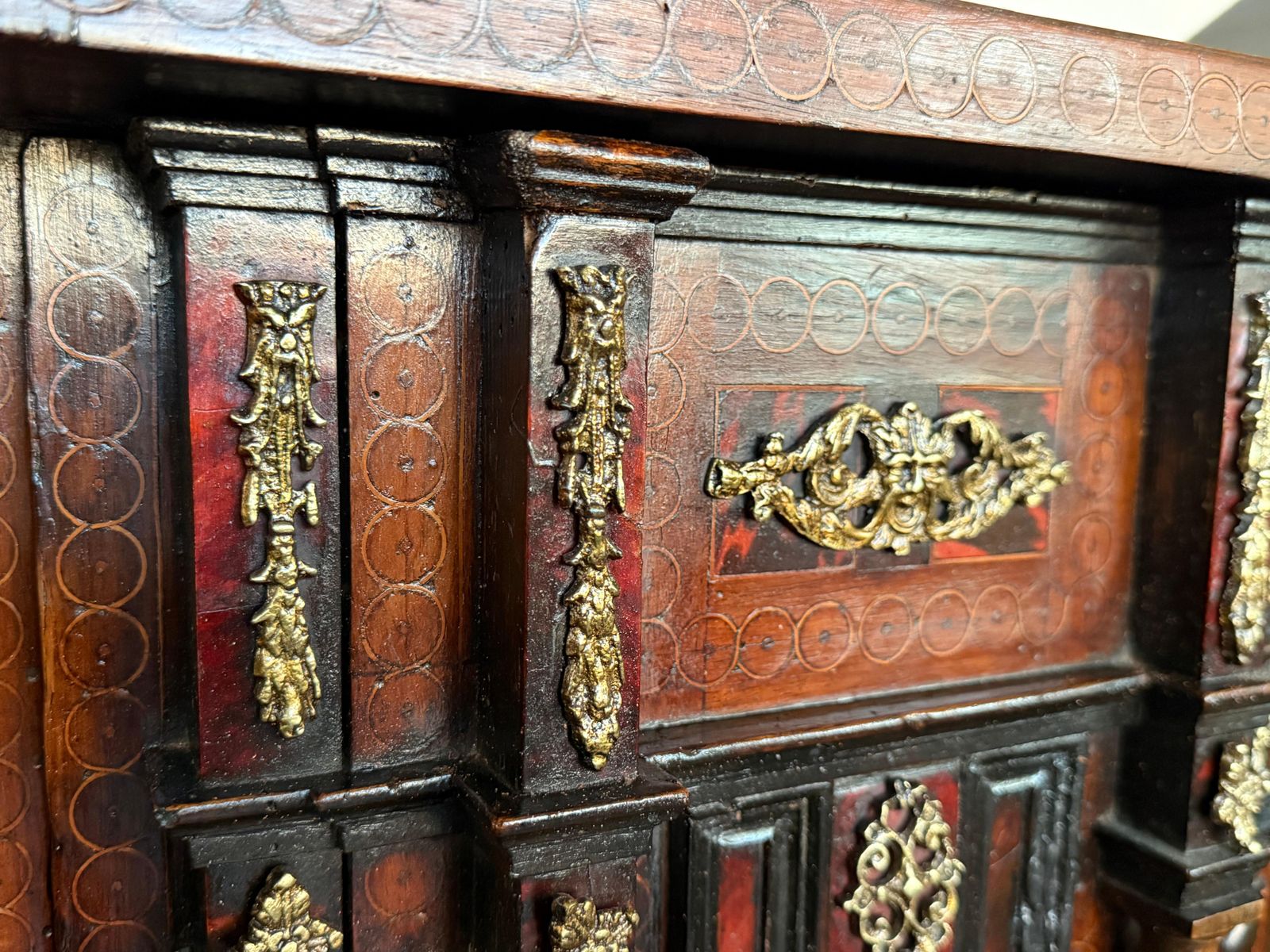 photo vintage Cabinet bargueño espagnol en noyer, début du XIXe siècle, sur piétement à entretoise en fer