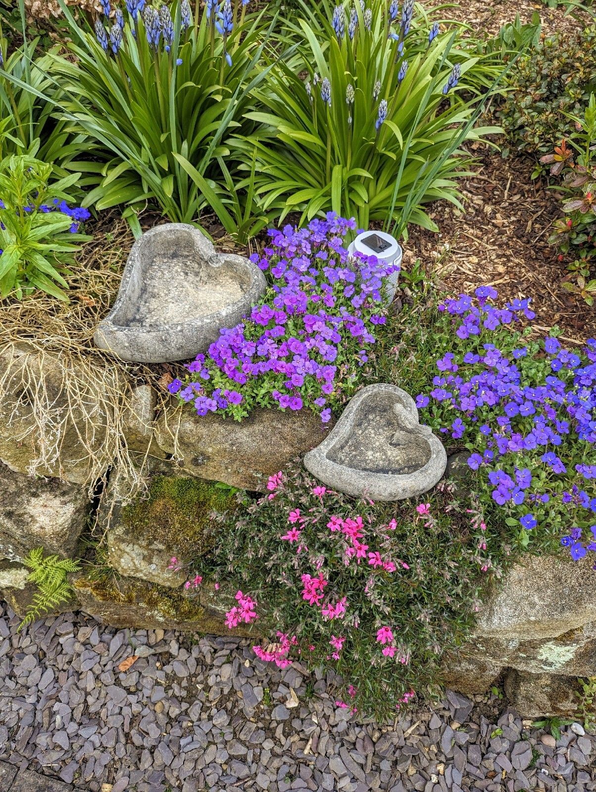 English Stone Vintage Style Birds On Heart Baths Delivery Available 0061.