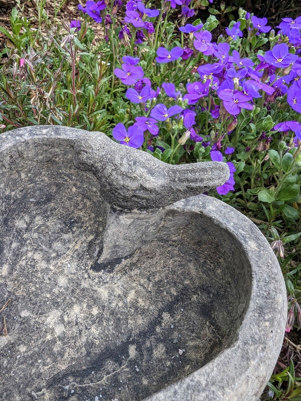 English Stone Vintage Style Birds On Heart Baths Delivery Available 0061. photo Garden Decor