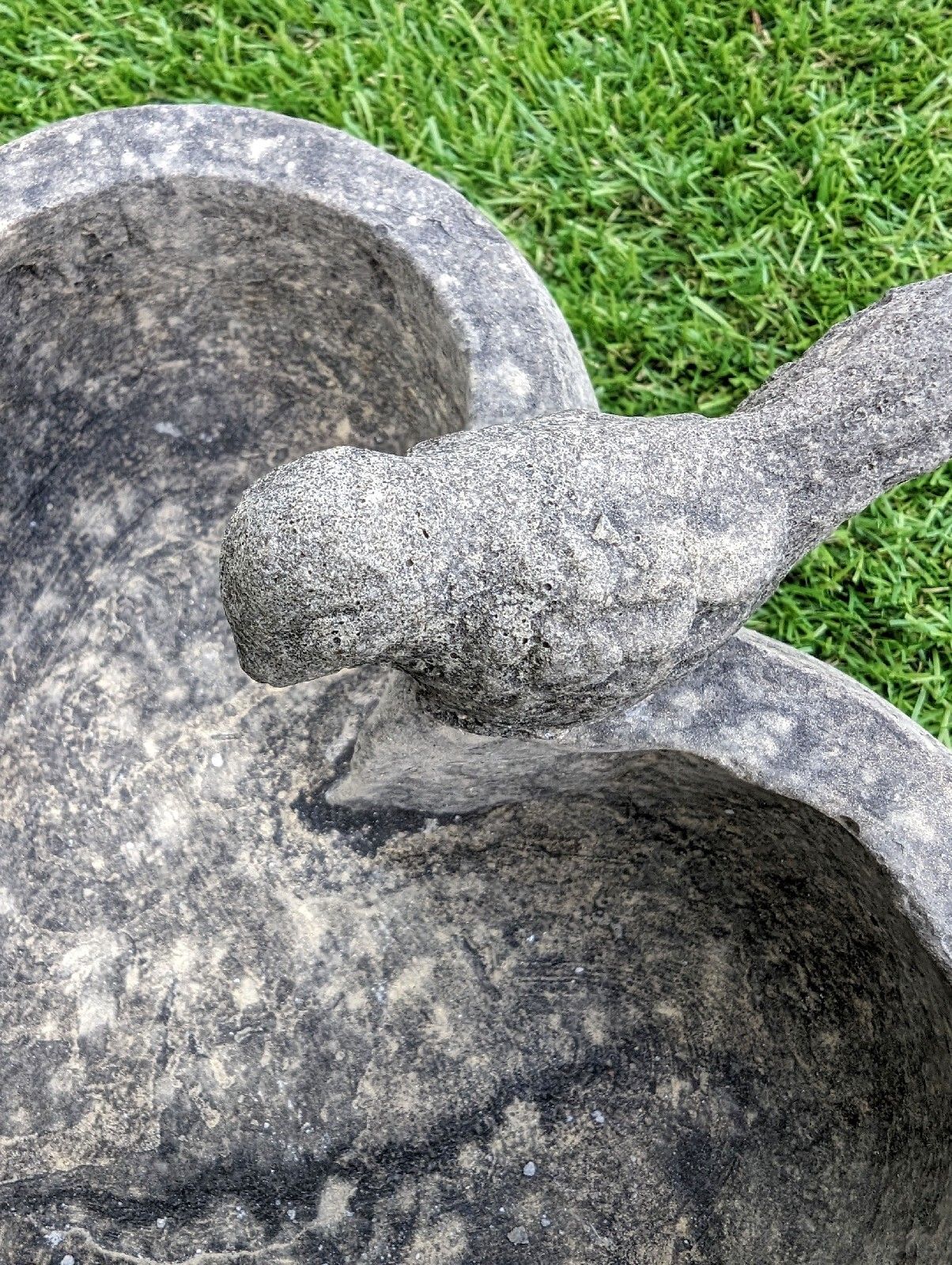 photo for sale English Stone Vintage Style Birds On Heart Baths Delivery Available 0061.