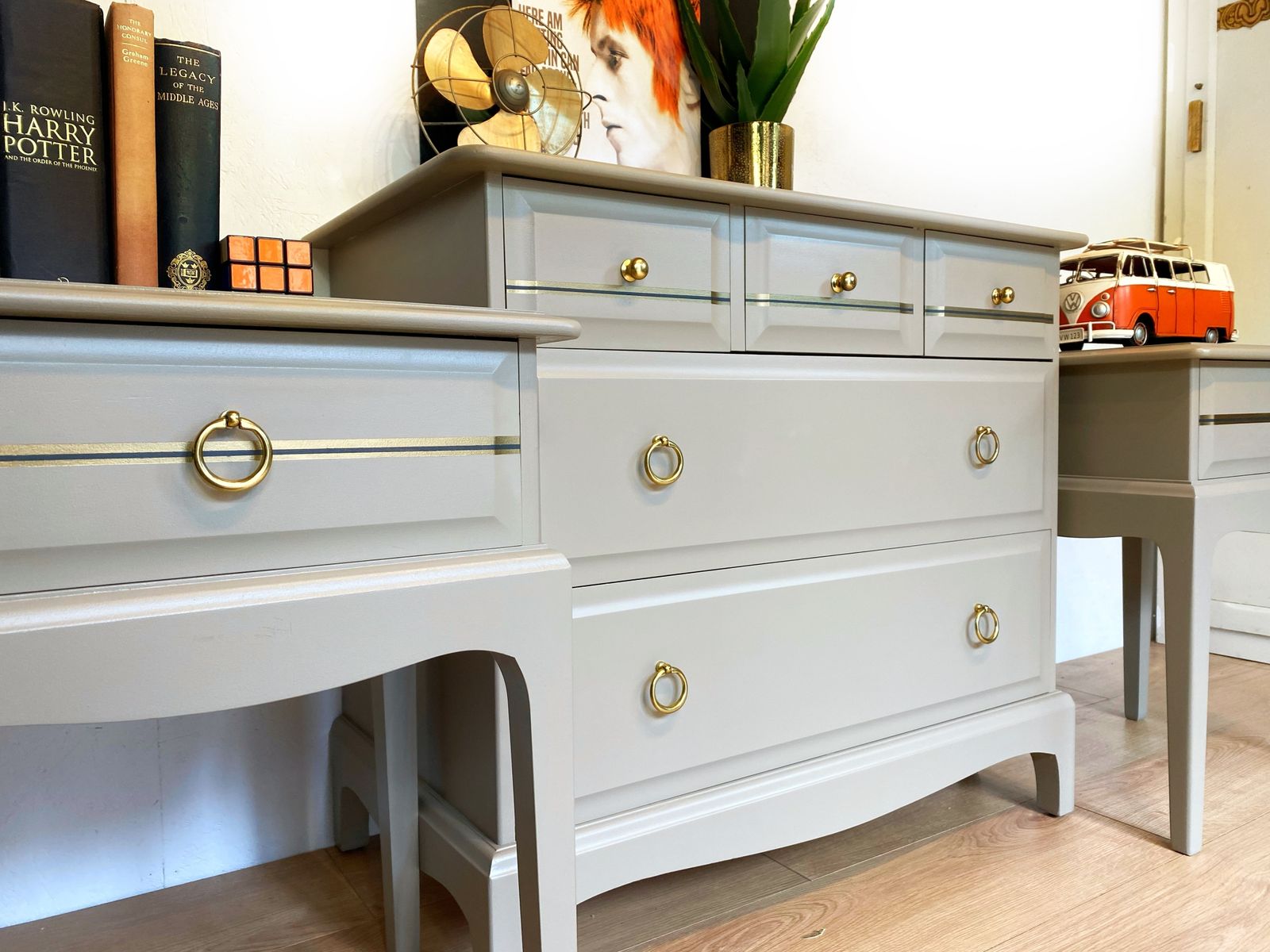 photo vintage Bedroom Set, Chest Of Drawers And Pair Of Bedside Tables, 1970 Stag