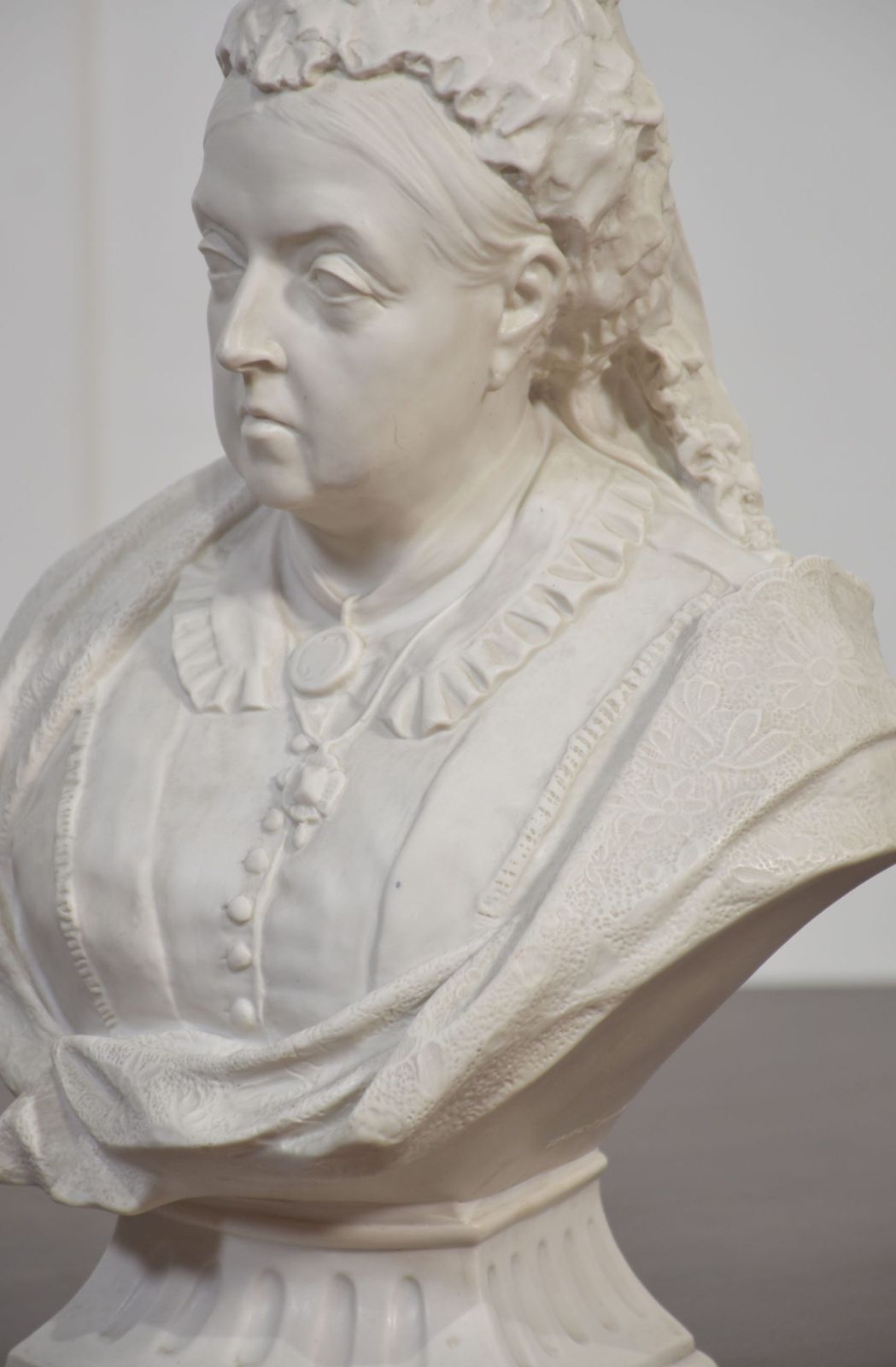 Parian Bust Of Queen Victoria, Mid 20th Century photo vinterior