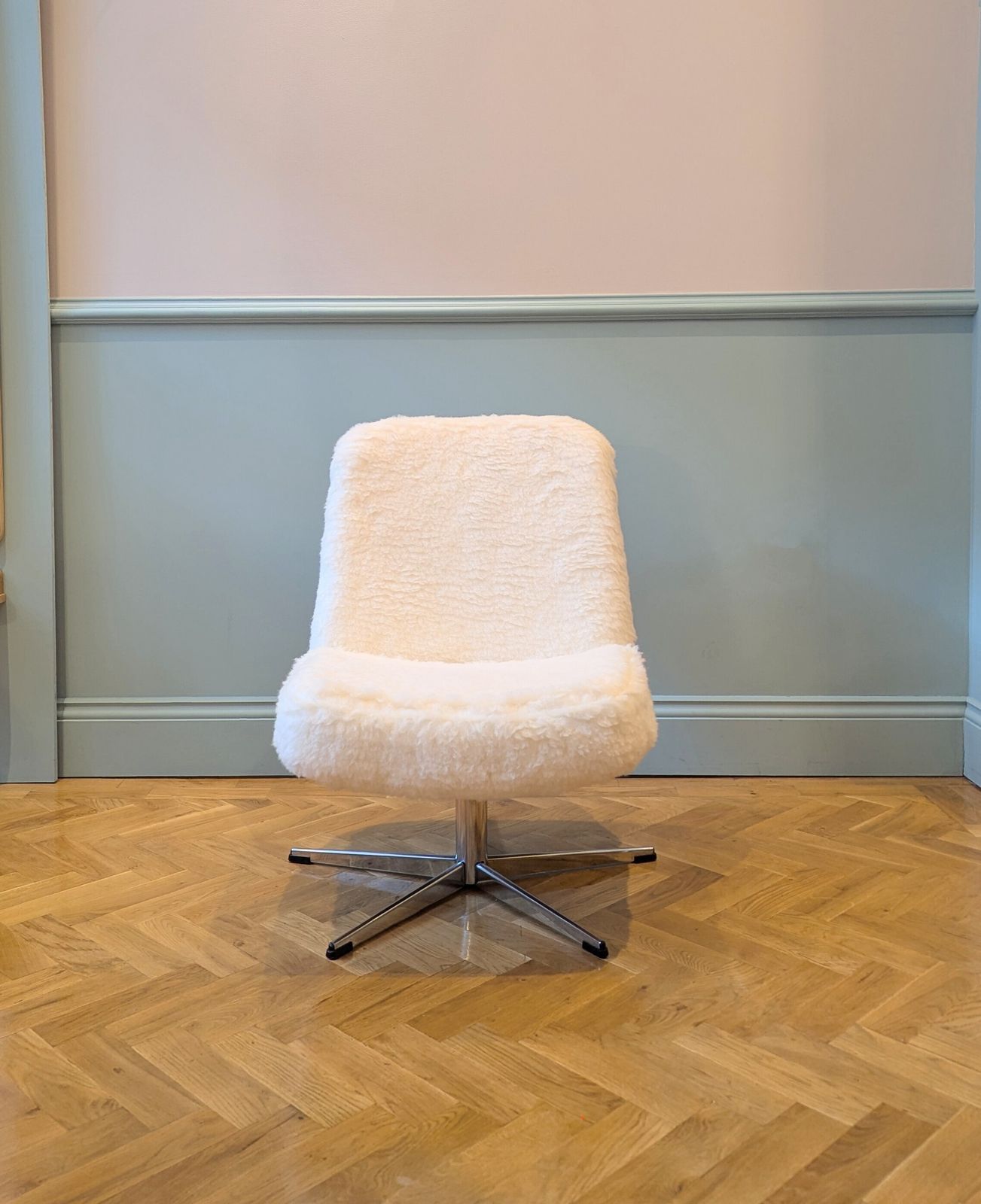 Mid 20th Century Swivel Chair By Hk Furniture photo Furniture